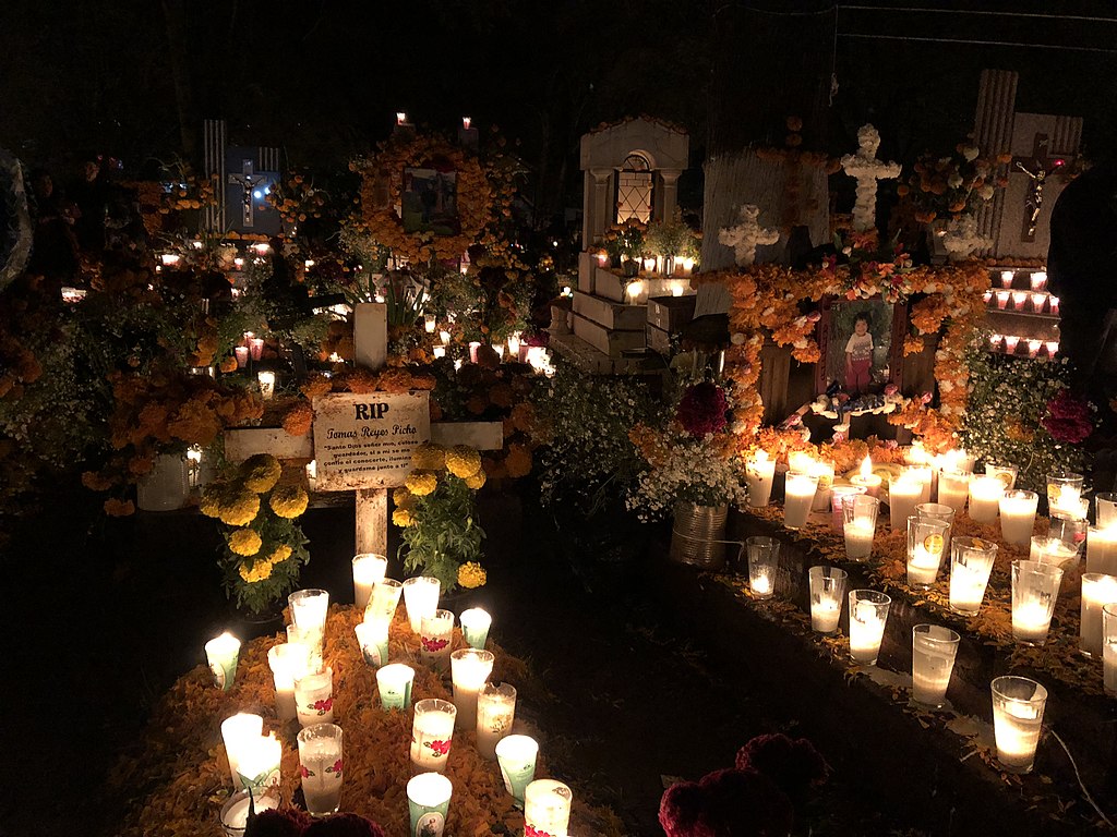 Cemetery celebration in the Day of the Dead