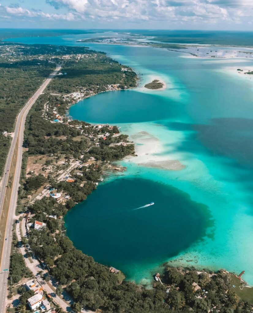 
Descubriendo Bacalar: La Joya Oculta de Quintana Roo